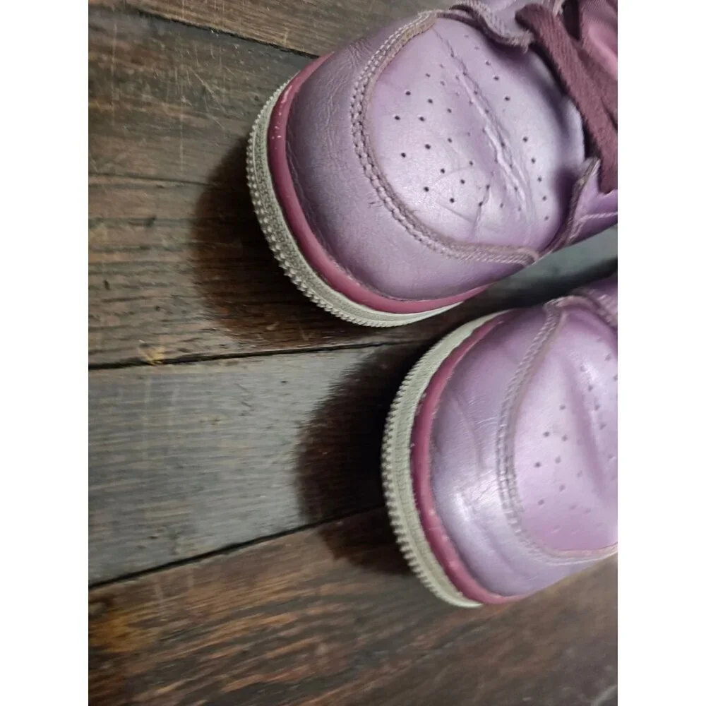 Nike Air Jordan 1 Mid SE GS Pink Rose Metallic size 5.5 Y